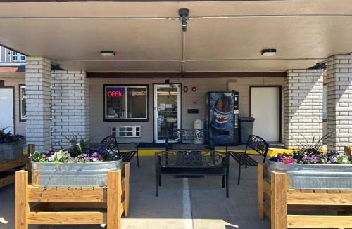 Ely Hotel | HWY 50 Inn