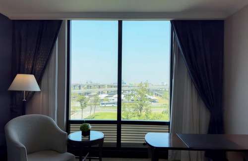 Nong Prue Hotel | Hyatt Regency Bangkok Suvarnabhumi Airport