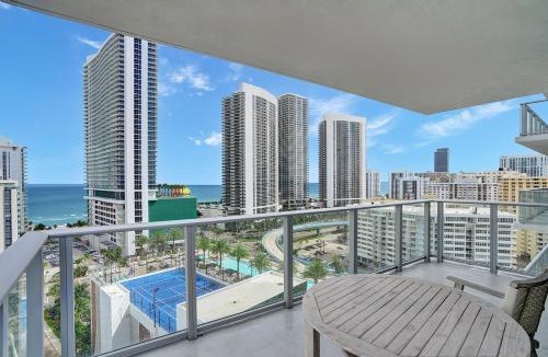 Hollywood South Central Beach Apartment | HYDE 2BR & 2BA Oceanview - No Hotel Fees thru Dec 31