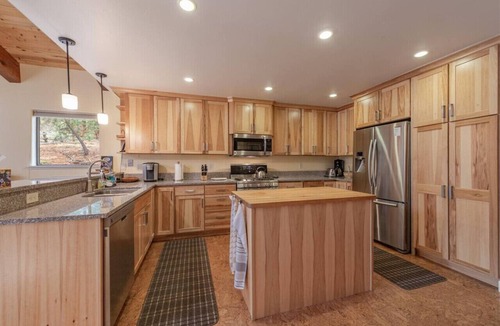 Sunnyside House | Hyde Away in Tahoe Park!
