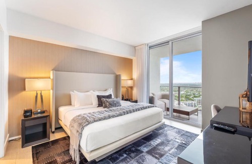 Hollywood South Central Beach Apartment | Hyde Beach House - 2BD-2BA MANSION WITH DIRECT OCEAN VIEW, Resort Amenities, Rooftop Pool and Hot tub, Tennis court, NO RESORT & NO PARKING FEES, CHECK DETAILS