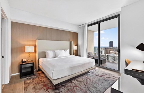 Hollywood South Central Beach Apartment | HYDE BEACH HOUSE THREE-BEDROOM, WATERFRONT, OCEAN AND INTERCOSTAL VIEW, ROOFTOP POOL, 5 MiN WALK TO BEACH, NO RESORT & PARKING FEES, CHECK DETAILS