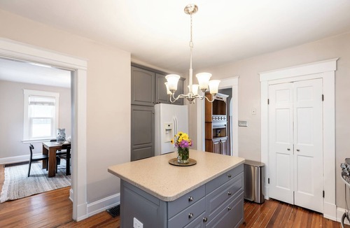 Hyde Park House | Hyde Park Lodge - Sleeps 18! Amazing home, centrally located, don't lose out!