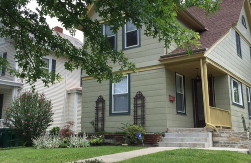 Hyde Park House | Hyde Park Square Charmer - Walkable to Restaurants and Shops
