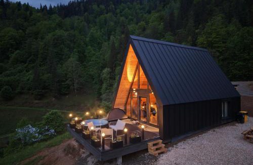 Brosteni Ski Chalet | Hyde Retreat