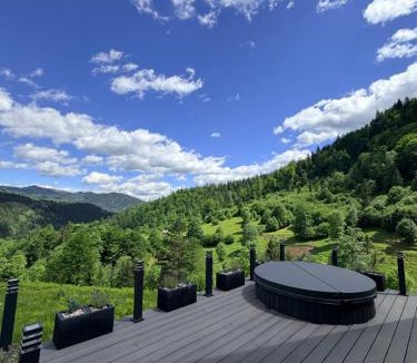 Brosteni Ski Chalet | Hyde Retreat