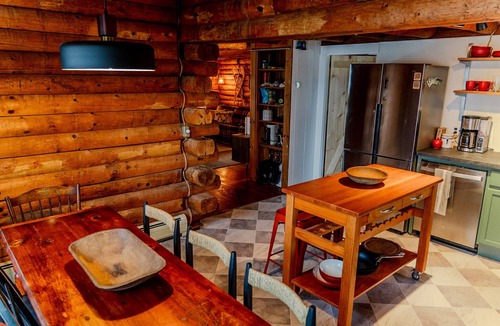 Eastern Vermont Cabin | Hydeaway Cabin - Rustic Log Cabin w/Modern Updates - Steps from LV Rail Trail