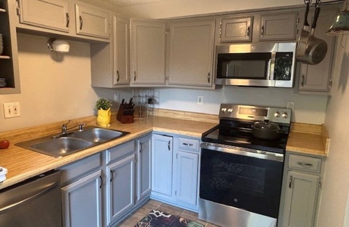 Chesapeake City House | HYDRANGEA HOUSE Waterview cozy 3-bdrm Getaway in quiet Chesapeake City AC & yard