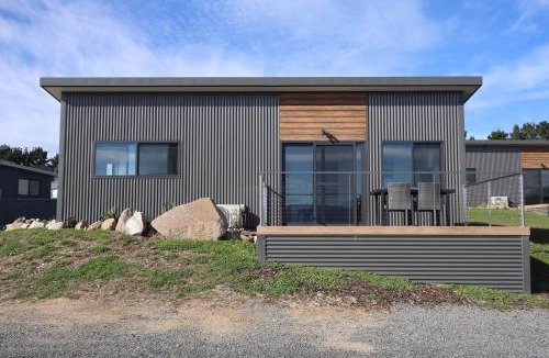 East Jindabyne House | Hygge Eco Cabins Beautiful New Cabins with Amazing Views