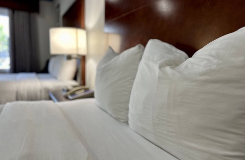 Lamanda Park Hotel | Hyland Inn Pasadena Civic Auditorium