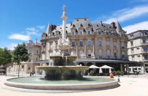 Faubourg Saint-Jacques Apartment | Hyper Centre de Valence - Studio N4