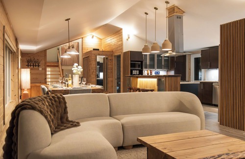 Northern Bruce Peninsula Cottage | Hypotenuse - 300ft Lake front - All Season with Hot tub and Steam bath.