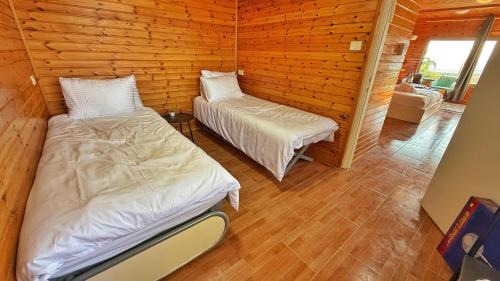 Manot Ski Chalet | I love sky