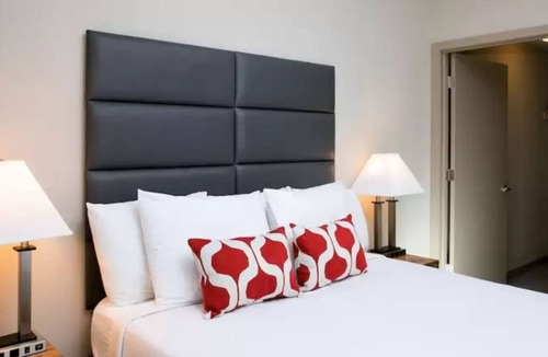 Evans Churchill House | I1│Perfect Location│PHX Conv Ctr│King Bed│Pool