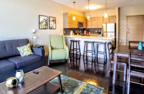 Evans Churchill House | I1│Perfect Location│PHX Conv Ctr│King Bed│Pool