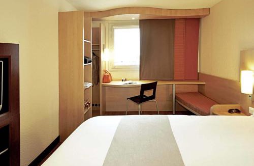 Courcouronnes Hotel | Ibis Évry-Courcouronnes