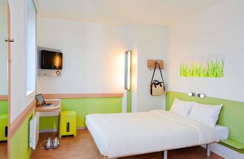 Bastide Hotel | ibis budget Bordeaux Centre Bastide