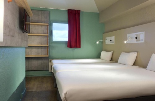 Chilly-Mazarin Hotel | ibis budget Chilly-Mazarin Les Champarts