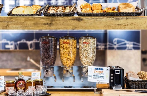 Clermont-Ferrand Hotel | Ibis Budget Clermont Ferrand - Le Brezet - Aeroport