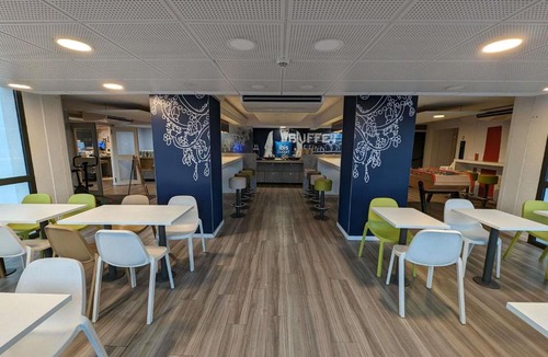 Clermont-Ferrand Hotel | Ibis Budget Clermont Ferrand - Le Brezet - Aeroport