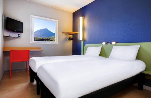 Riom Hotel | ibis budget Clermont-Ferrand Nord Riom