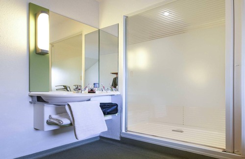 Vanves Hotel | ibis budget Paris Porte de Vanves