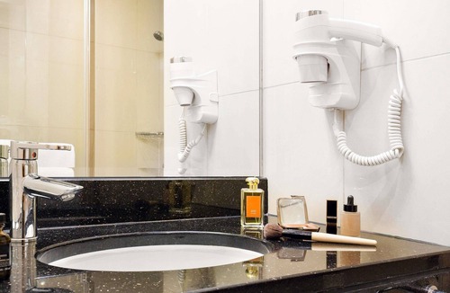 Al Muraqqabat Hotel | ibis Dubai Al Rigga