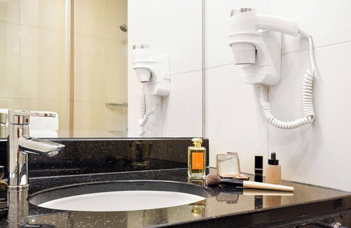 Al Muraqqabat Hotel | ibis Dubai Al Rigga