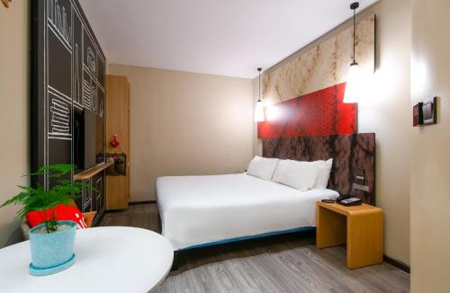 Long Hua Hotel | Ibis Haikou East Railway Station Wuyue Plaza