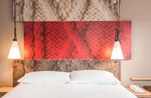 Saint Michel - Mairie Hotel | Ibis Lyon Centre