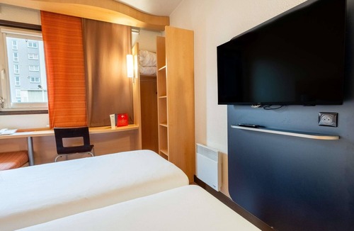 Suresnes Hotel | ibis Paris Pont De Suresnes