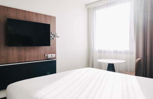 Quartier Saint-Clement - Jardin des Plantes Hotel | Ibis Rouen Centre Rive Gauche Mermoz