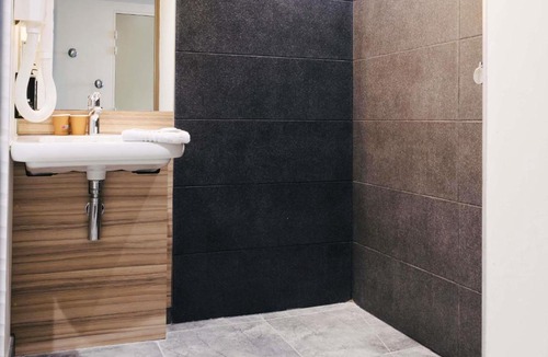 Quartier Saint-Clement - Jardin des Plantes Hotel | Ibis Rouen Centre Rive Gauche Mermoz
