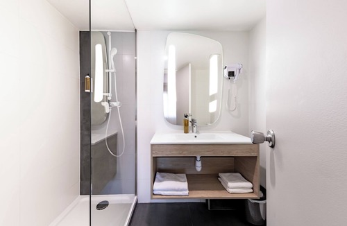 La Castellane Hotel | ibis Styles Marseille Centre Prado Place Castellane