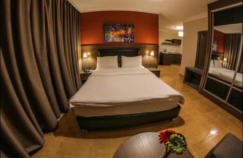 Al Swaifyeh Hotel | Ibiza Hotel