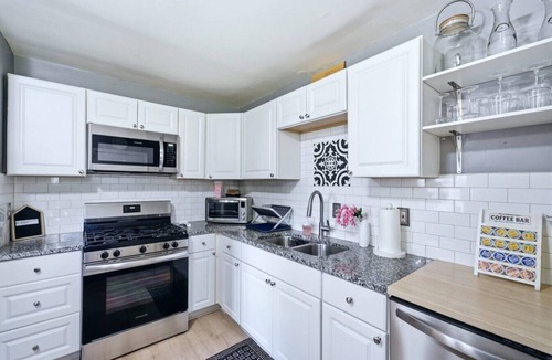 Paw Creek House | Ice Bath + Fire Pit + Outdoor Bar · 3BR · Mins to Uptown