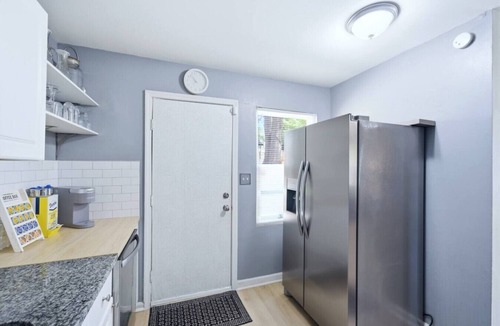 Paw Creek House | Ice Bath + Fire Pit + Outdoor Bar · 3BR · Mins to Uptown