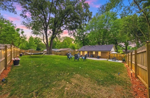 Paw Creek House | Ice Bath + Fire Pit + Outdoor Bar · 3BR · Mins to Uptown