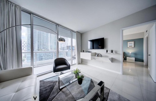 Downtown Miami Apartment | ICON Brickell Suites by Vesper