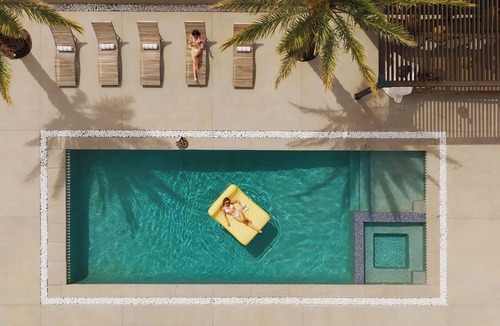 Joshua Tree House | Iconic 6BR Desert Retreat w/Pool, Pickleball & Fire Pit | Joshua Tree Mansion