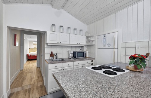 Key Biscayne Apartment | Iconic Beachy House, Walk to Beach, Beach Club & National Park
