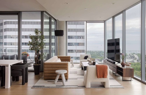 Downtown Chicago Apartment | Iconic Downtown Penthouses Getaway + City Views