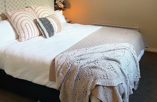 Pareora Bed & Breakfast | Iconic Kingsdown Suite 6 mins to Timaru! 2 mins to the beach