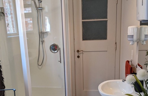 Pareora Bed & Breakfast | Iconic Kingsdown Suite 6 mins to Timaru! 2 mins to the beach
