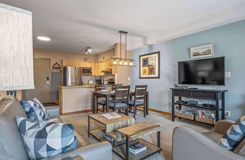 Canmore Condo | Iconic Mountain Views 2BR/2Bth/Pool/HotTub/BBQ