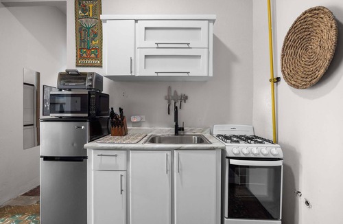 Hipodromo Apartment | Iconic Santurce Studio | AC | Fast WiFi