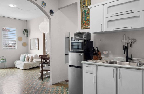 Hipodromo Apartment | Iconic Santurce Studio | AC | Fast WiFi