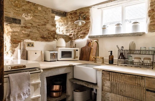 Chipping Campden House | Iconic Thatched Cottage, Iconic 17th Century Thatched Cottage