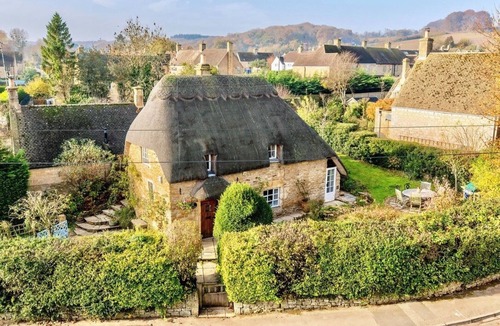 Chipping Campden House | Iconic Thatched Cottage, Iconic 17th Century Thatched Cottage