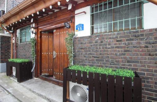 Daeheung-dong House | ICOS Guesthouse 1 - Female Only